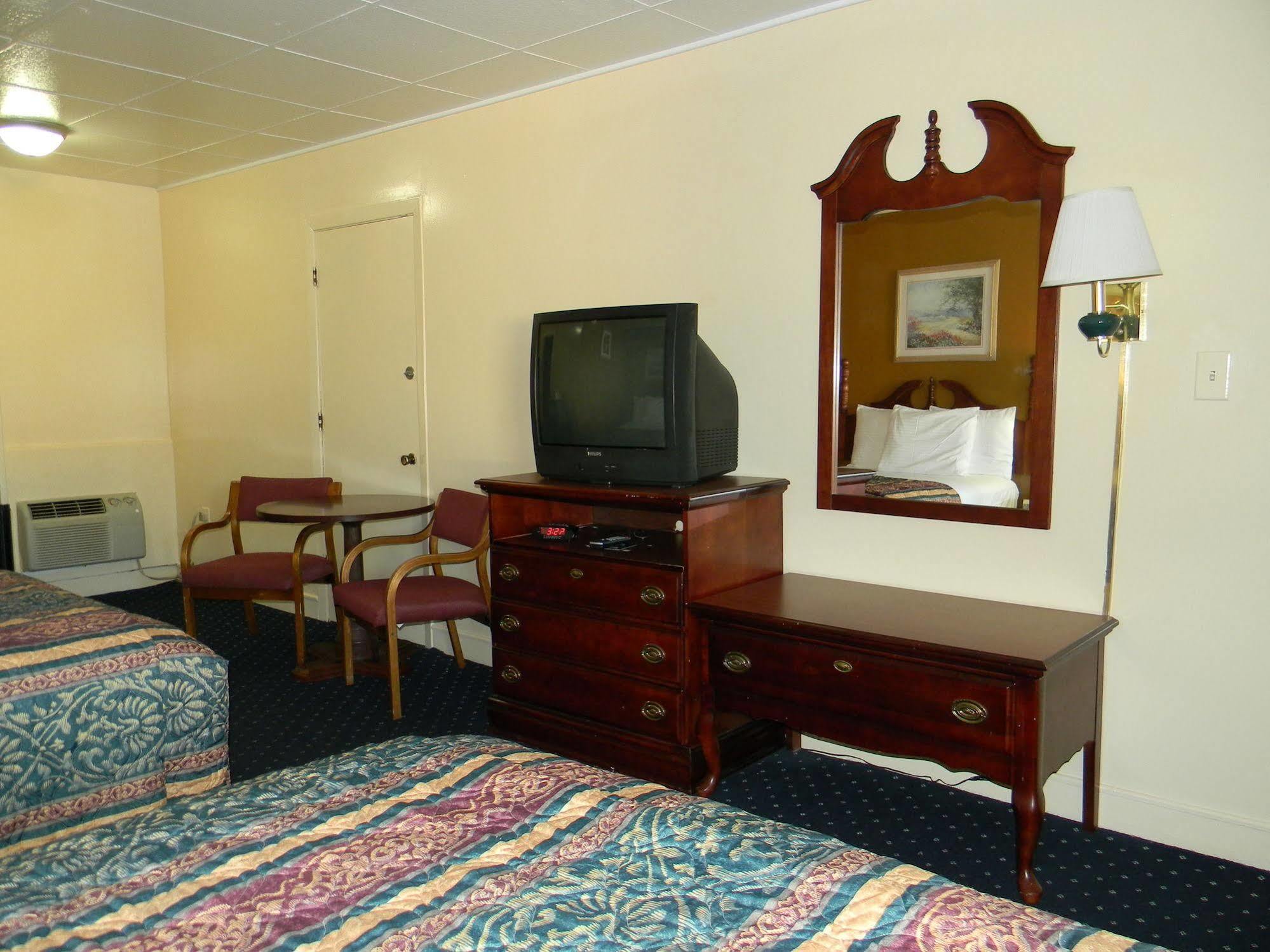 Fairfax Motel โรโนคแรพิดส์ ภายนอก รูปภาพ