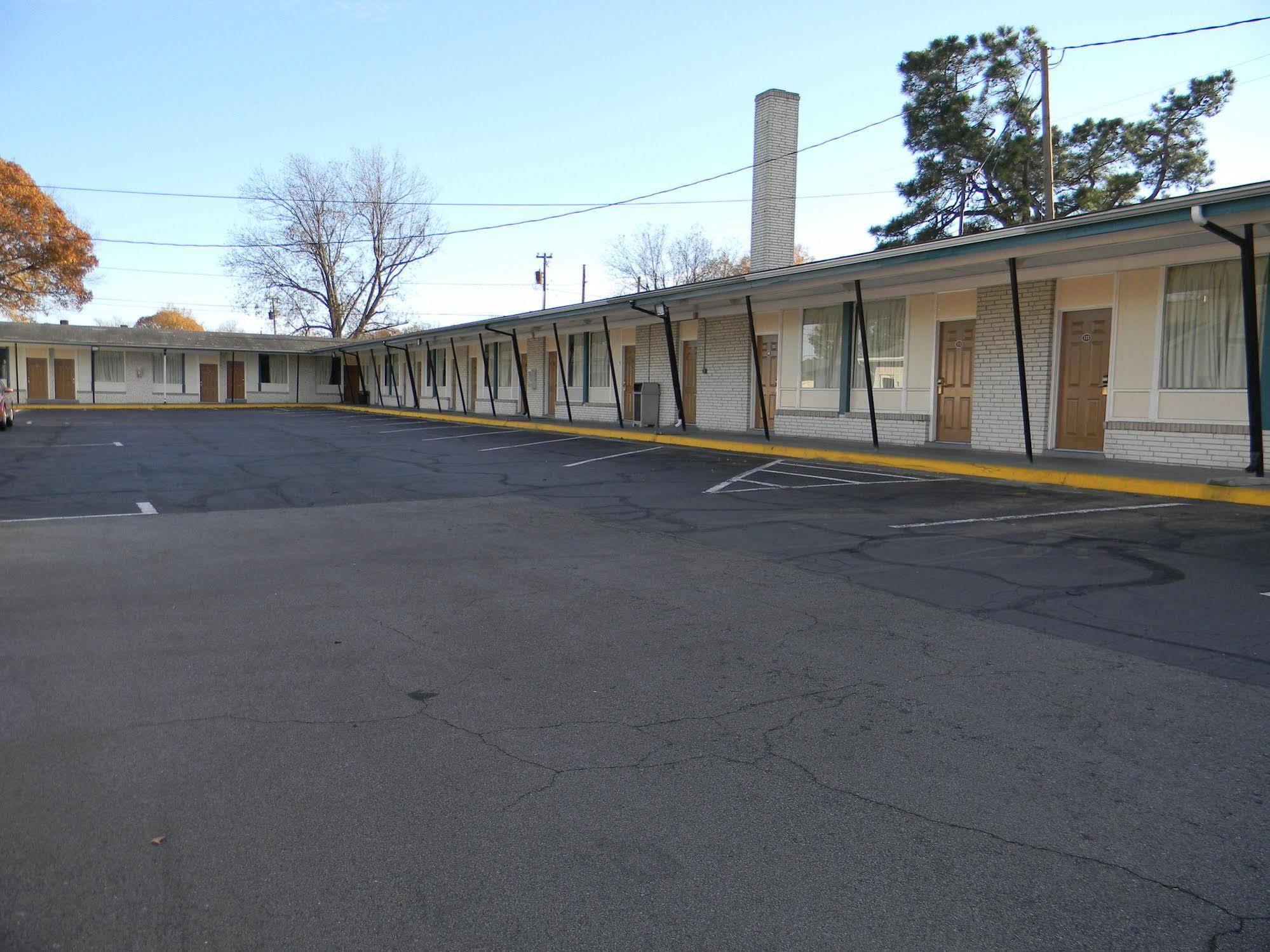 Fairfax Motel โรโนคแรพิดส์ ภายนอก รูปภาพ